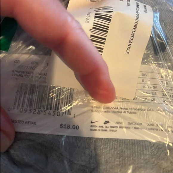 Brand new! Nike Cushioned Baby Socks - Black, white, and Gray. 18 pairs - Picture 4 of 6